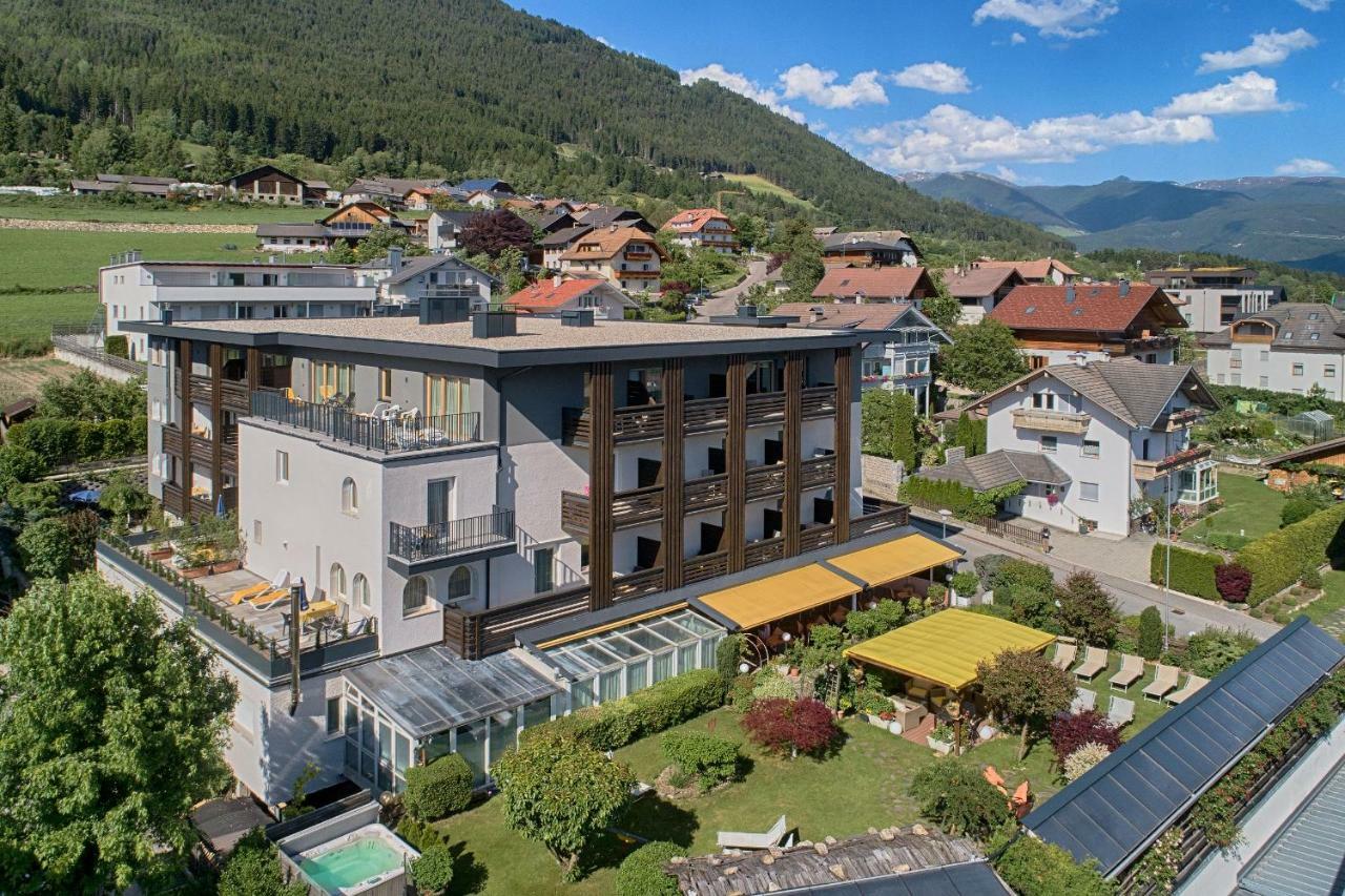 Hotel Kristall Falzes Exterior photo