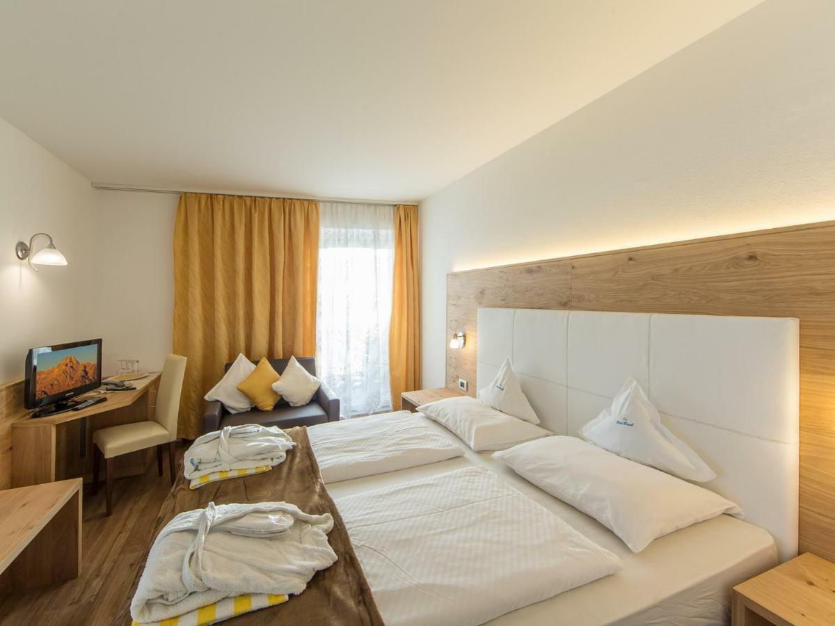 Hotel Kristall Falzes Exterior photo